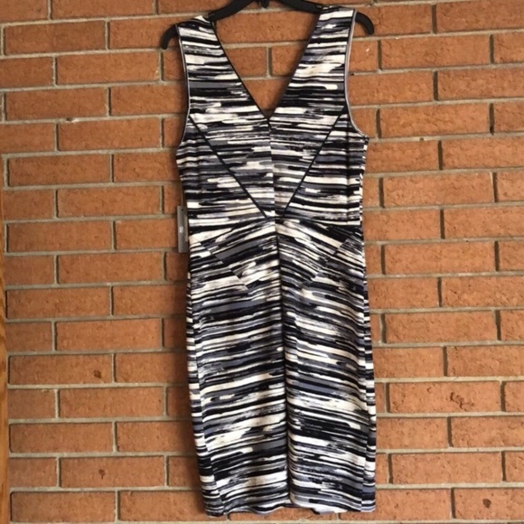 🖤TART COLLECTION🖤 VIERA V-NECK DRESS
$168🖤 - Picture 5 of 10